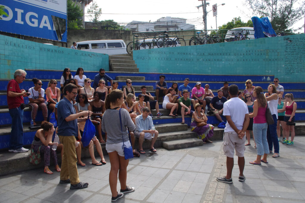 Students, teachers, and community visit organisers gather in the small amphitheatre at the Bottom of Vidigal. Catalytic Communities via Flickr, CC BY-NC-SA 2.0