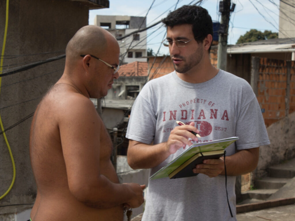 Interviewing in the favelas. Photo by Jeferson Louis.