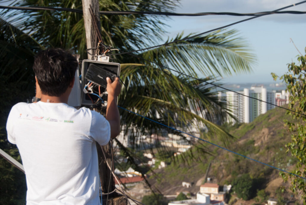 LAN house owner bringing Internet to the forgotten place. Photo by Leandro Recoba.